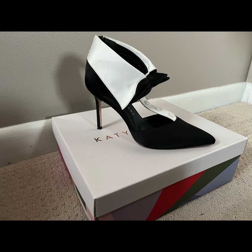 Gently Used Kerry Perry Tuxedo Shoe